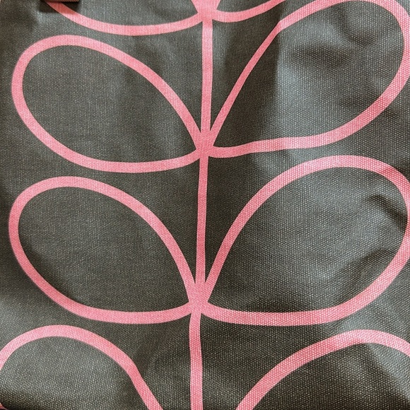 Meet your Posher, Anne - Picture 1 of 4